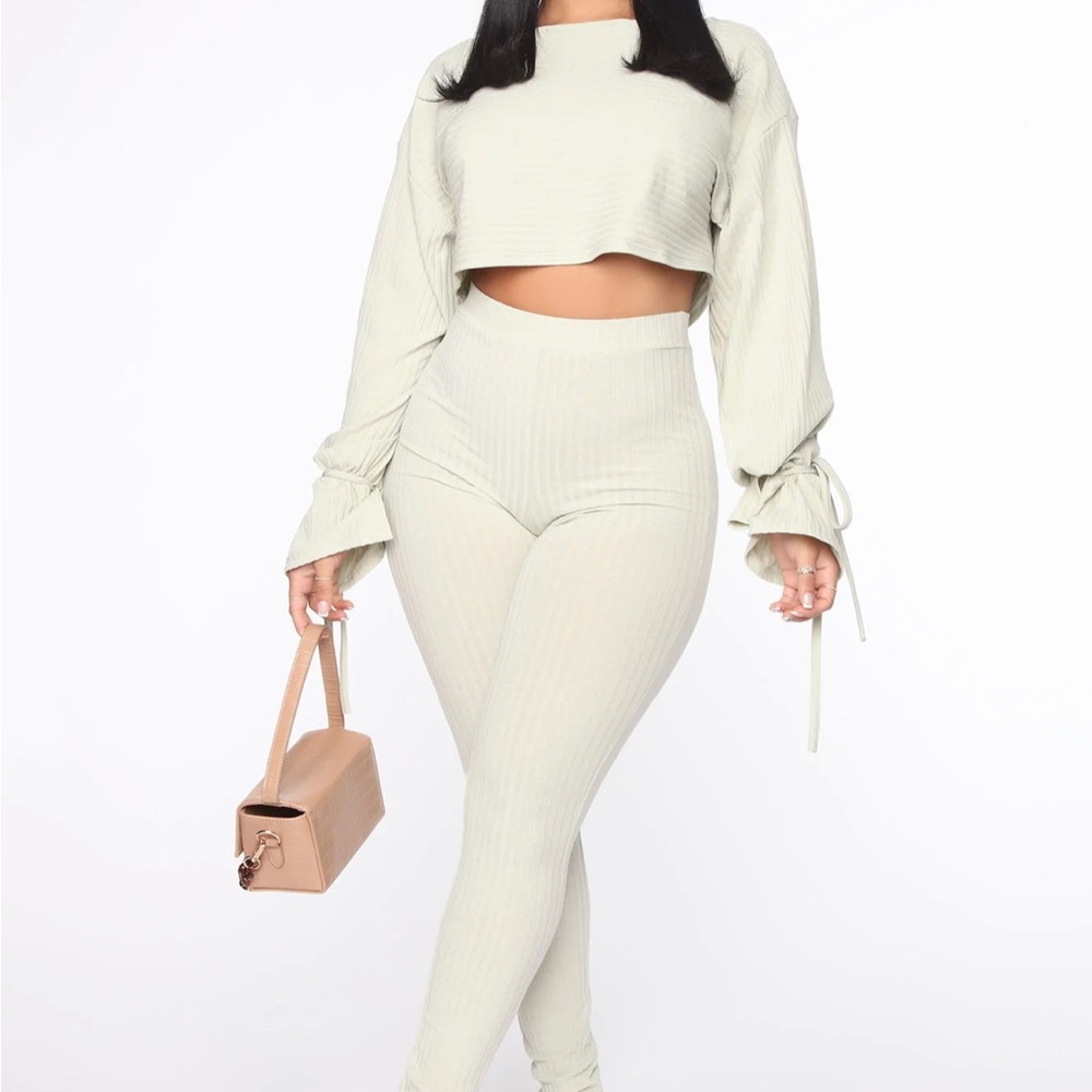 Rest up ribbed legging set